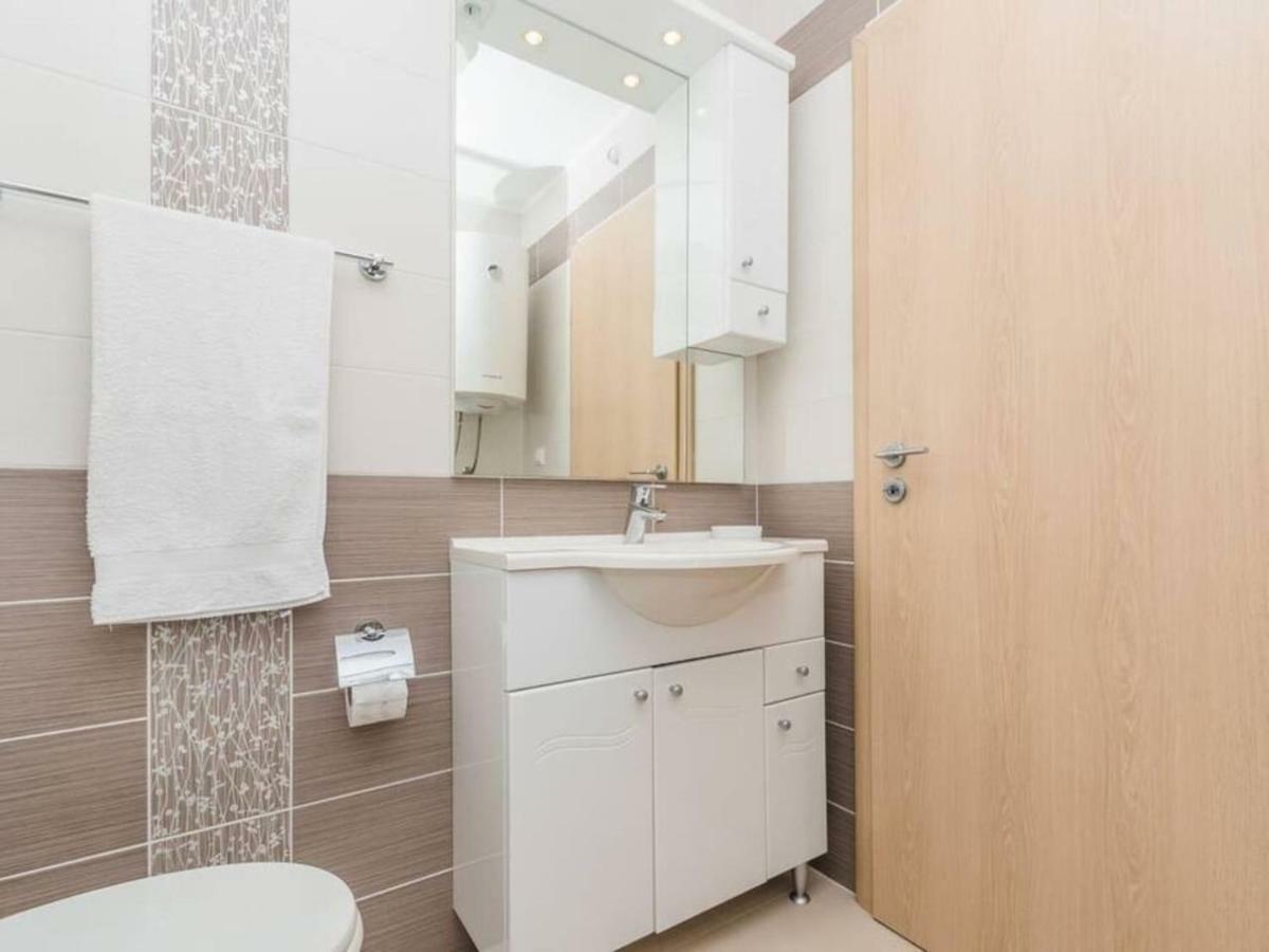 Apartment F-4 Klimno Buitenkant foto