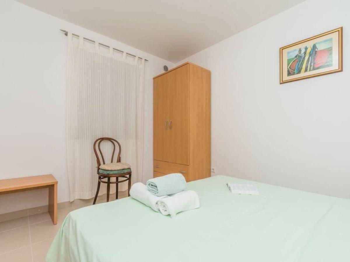 Apartment F-4 Klimno Buitenkant foto